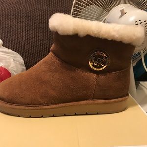 Micheal Kors snow boots
